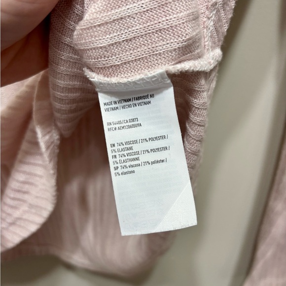 ✨$7 CLEAR-OUT✨ American Eagle Soft & Sexy Ribbed Long Sleeve V Neck Shirt Pink - Picture 6 of 7